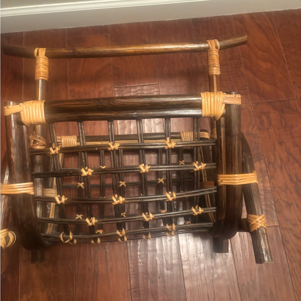 Vintage Rustic Brown Woven Magazine Rack - Picture 3 of 6